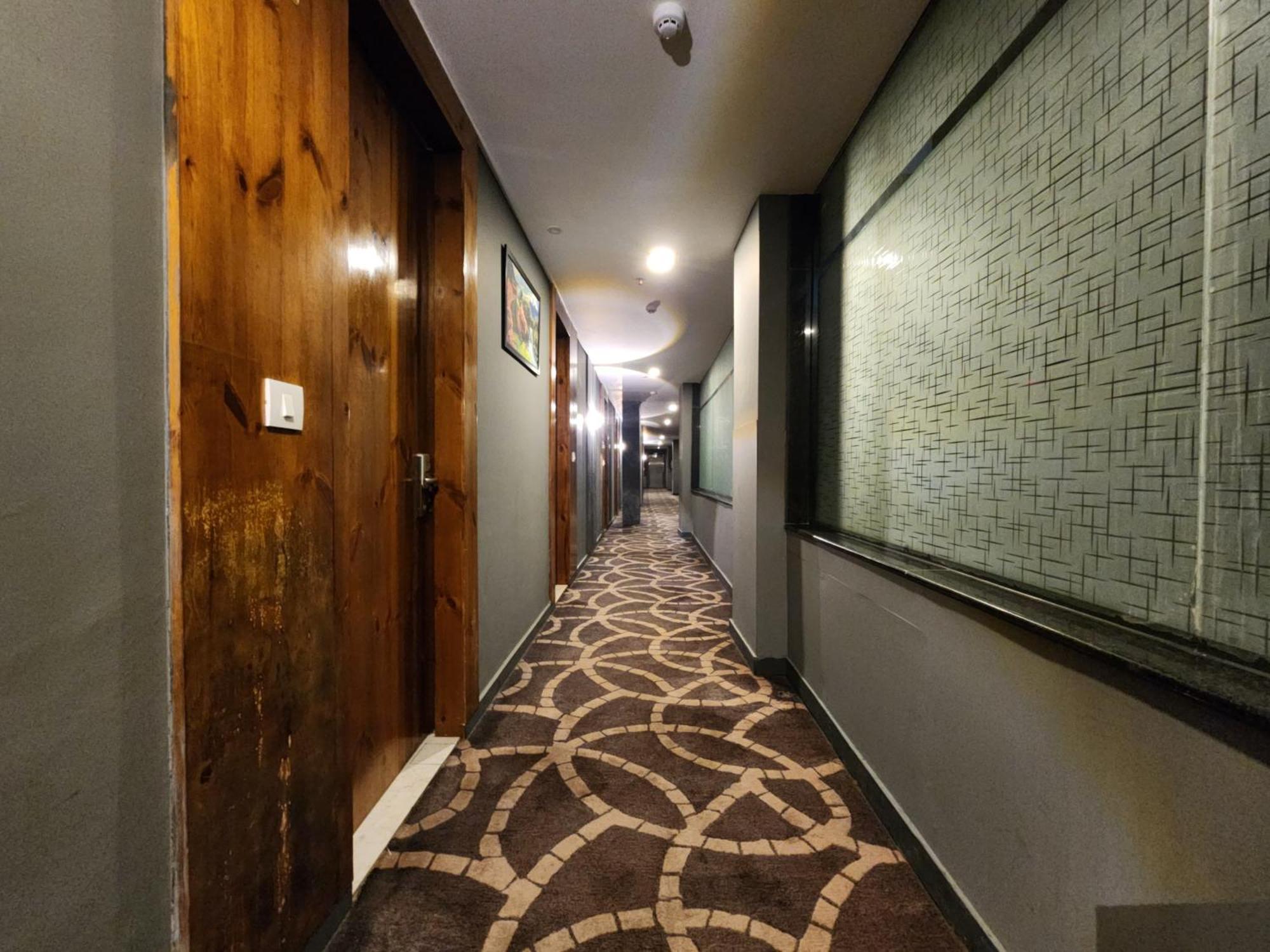 Golden Fern Resort Shimla Exterior foto